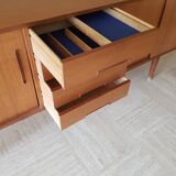 Tek sideboard