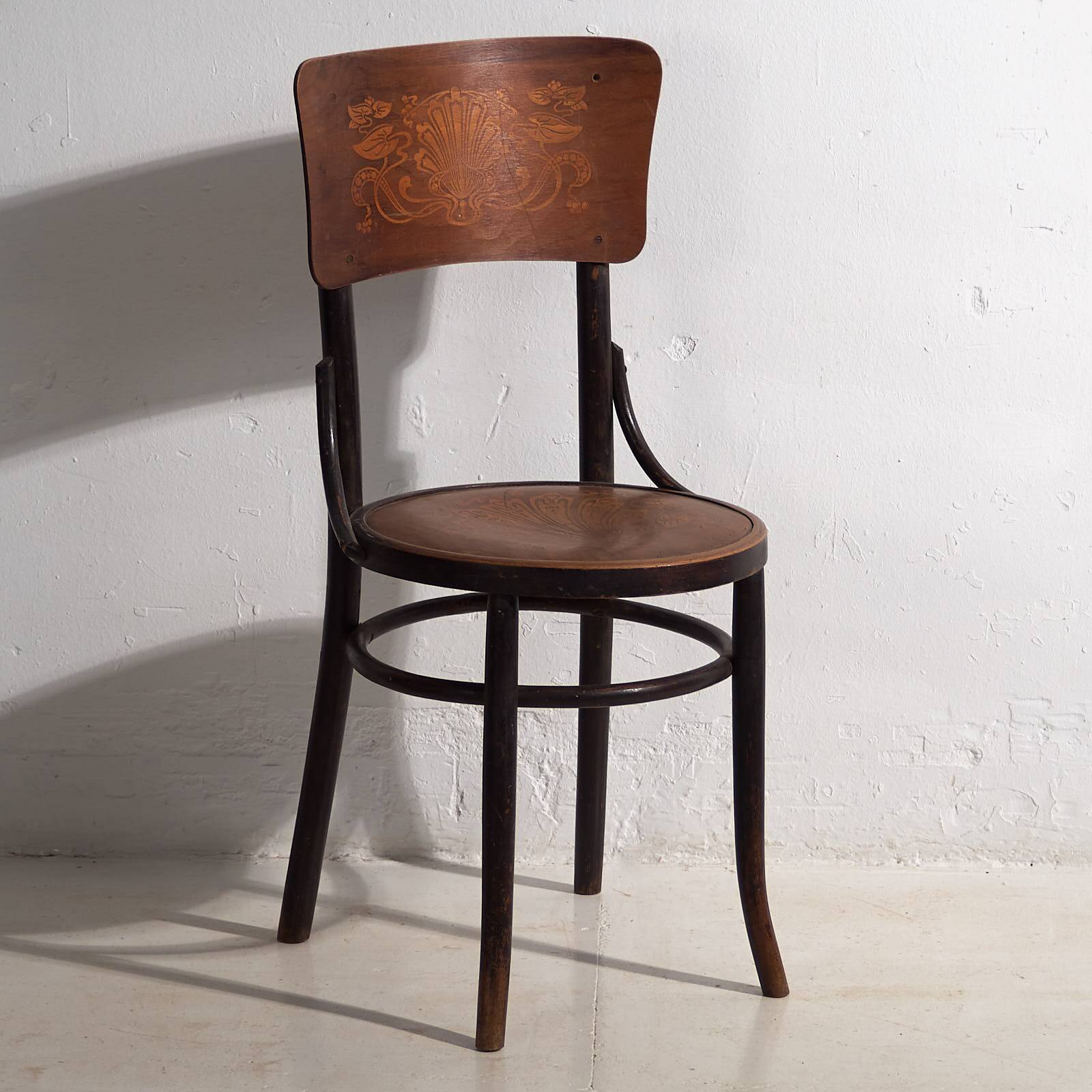 Antique Thonet dining room chairs (c.1900). Set of 4 pieces