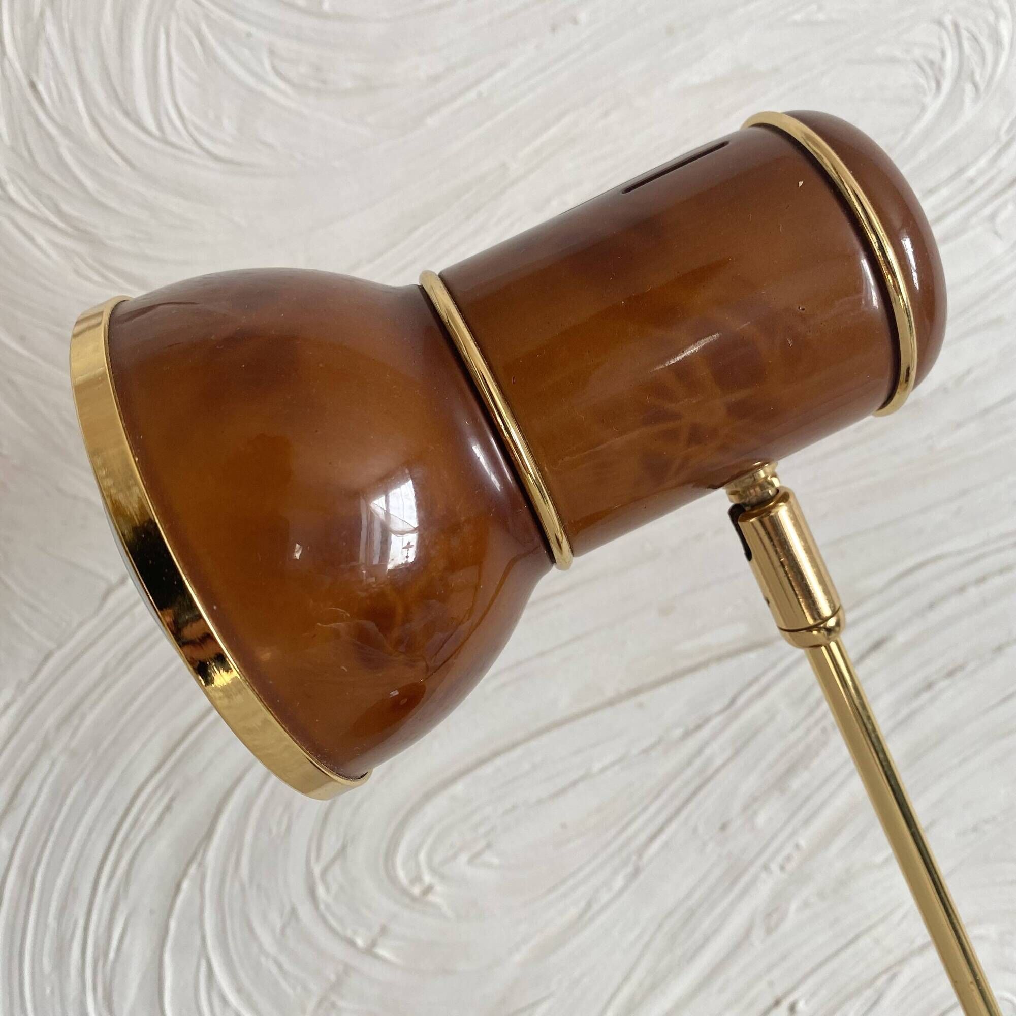 Desk lamp with an elm magnifying glass look from the 1980s.
