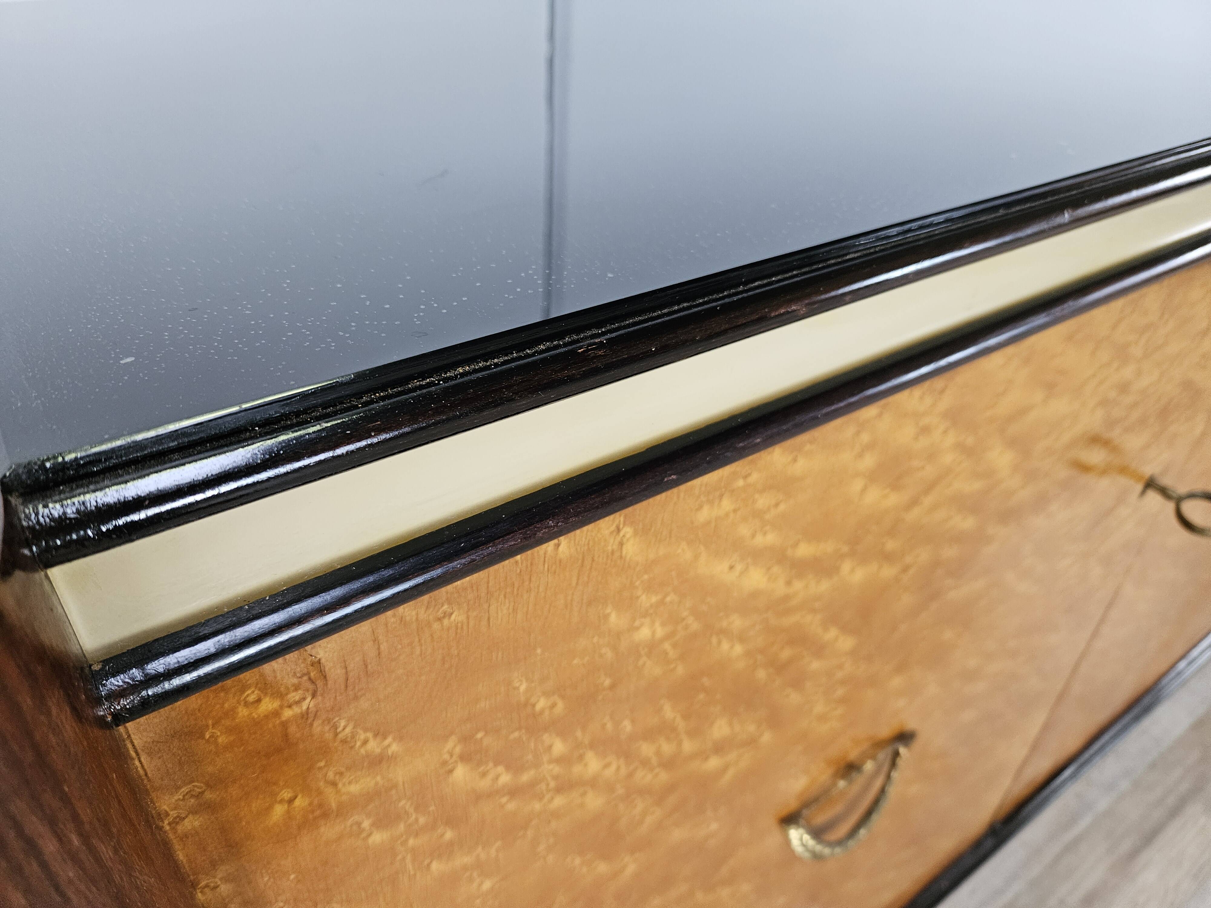 Art Decò Sideboard in Mahogany and Maple with Black Glass and Brass Finishi