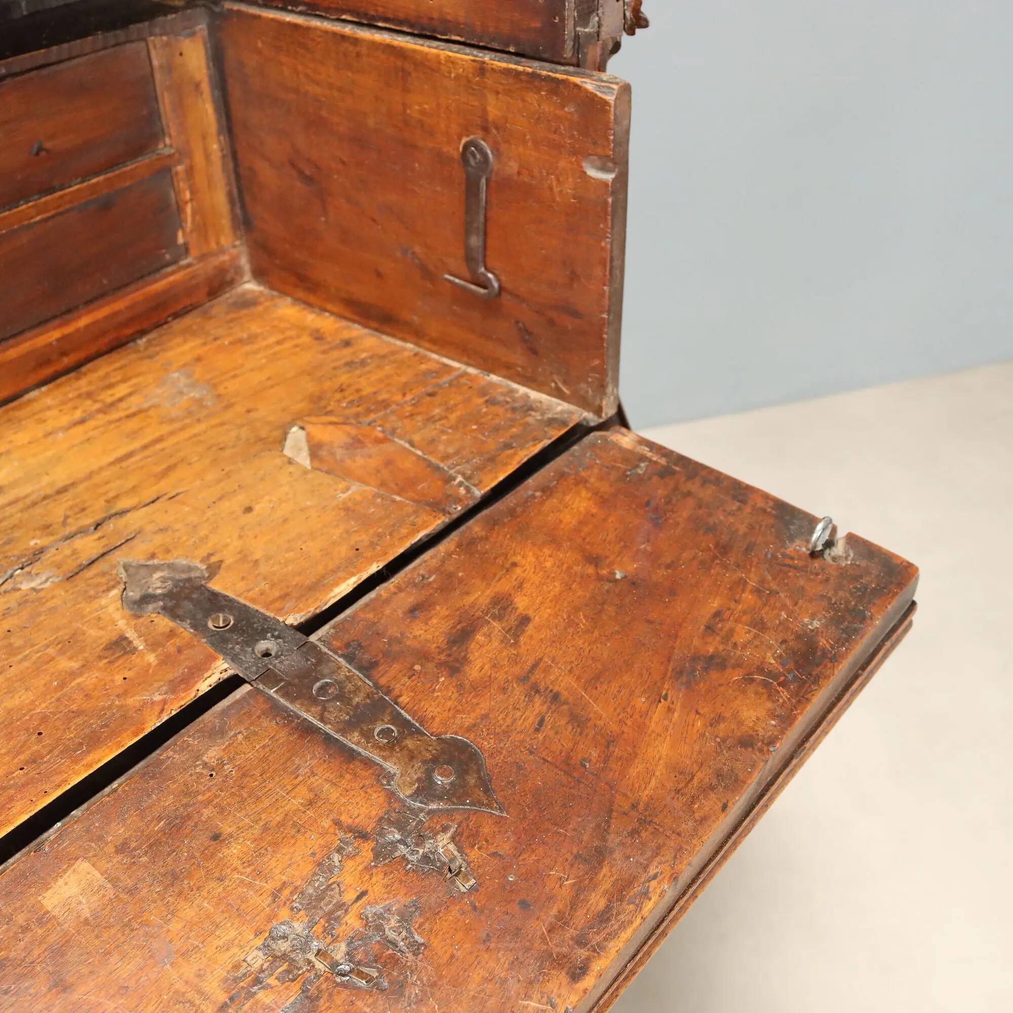 Antique baroque walnut commode, Italy, 18th century