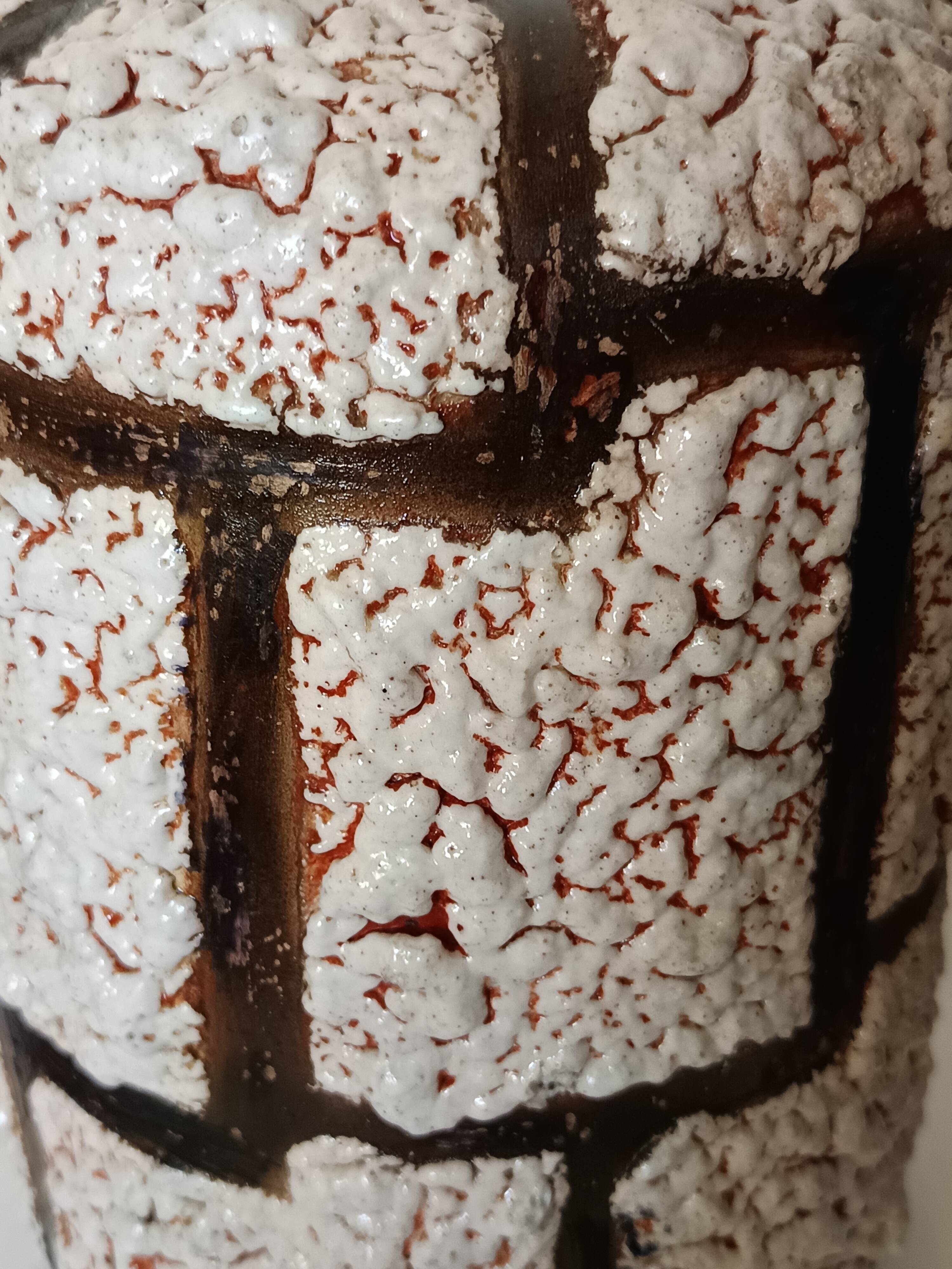 Large brutalist lamp base in glazed ceramic, Fat Lava decor 1970.