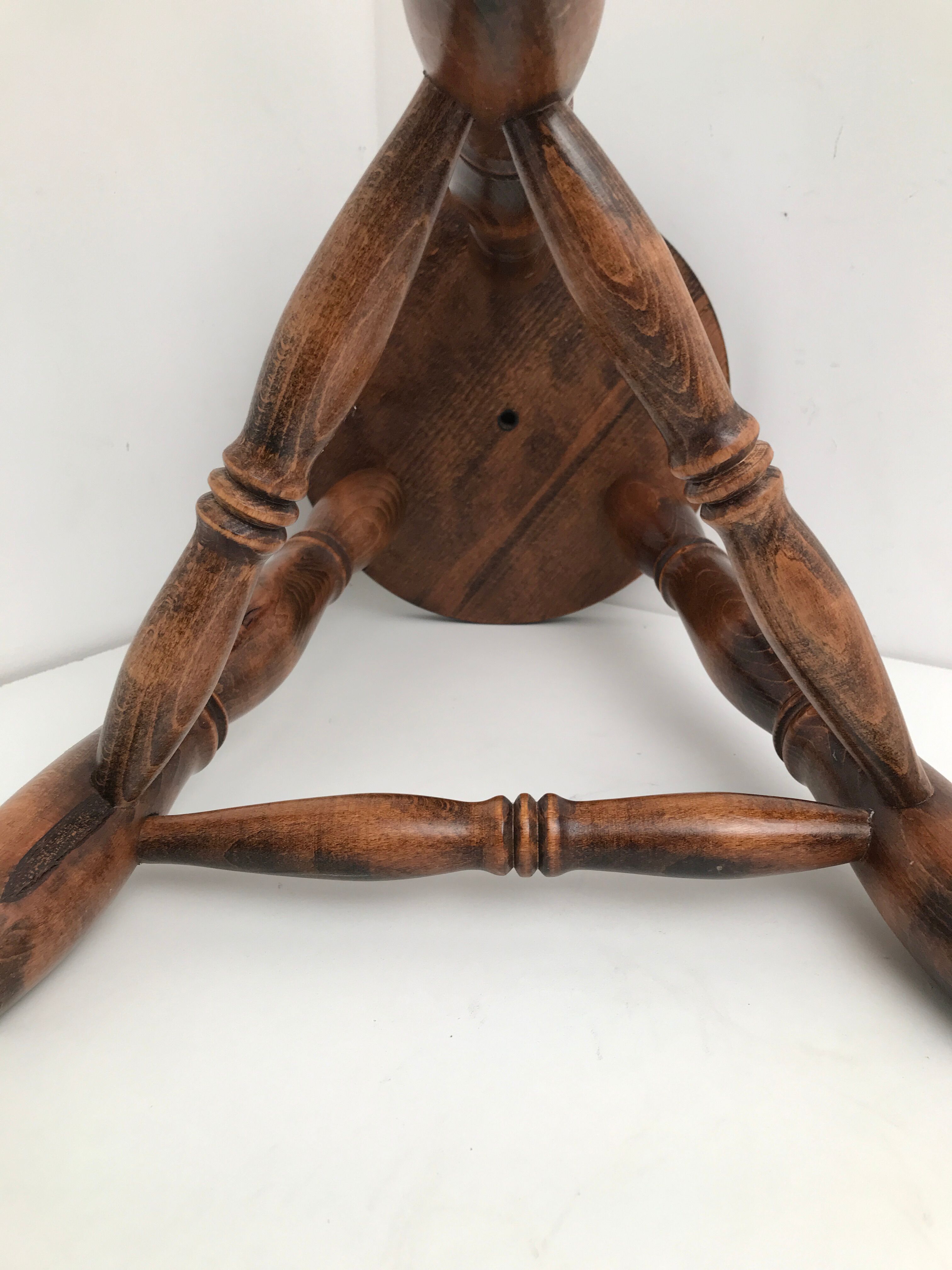 Tabouret en boispied tripode