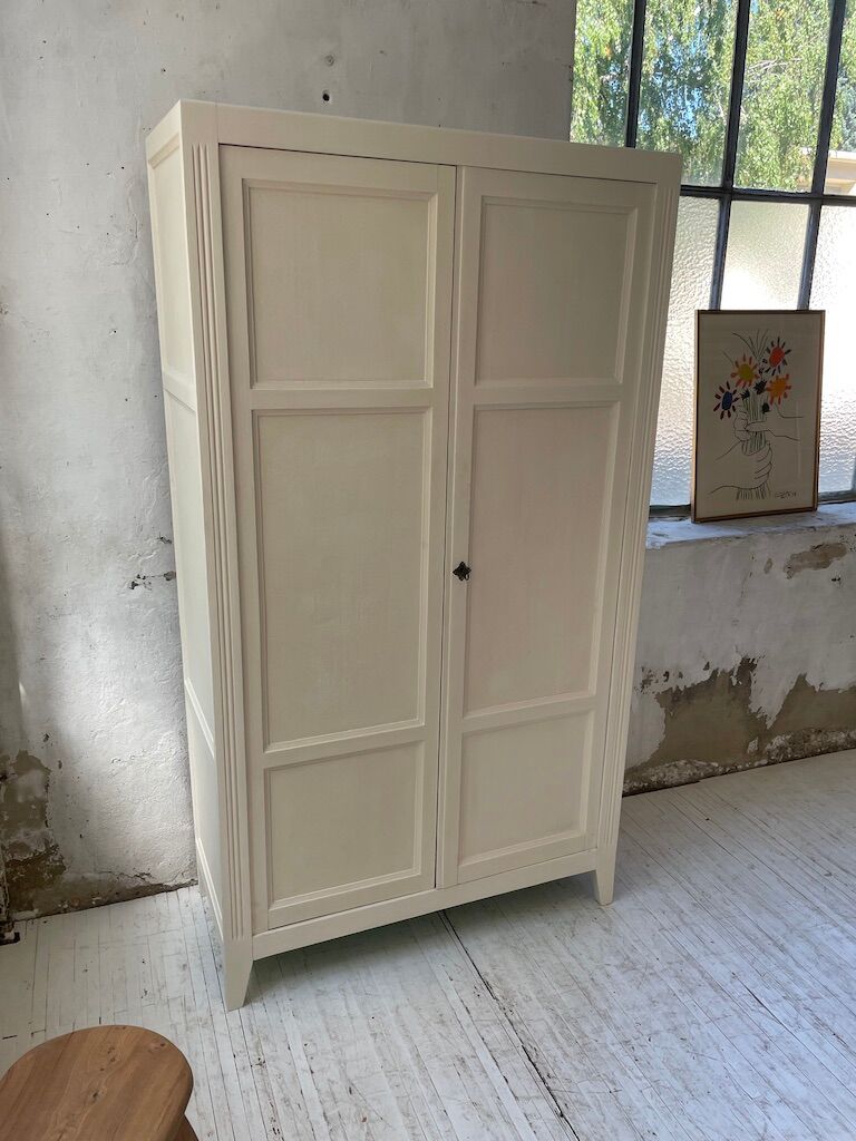 White and green cutter cabinet