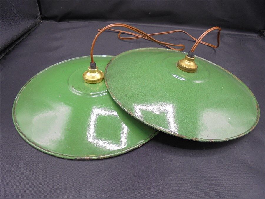 Pair suspensions in sheet metal elmaillee