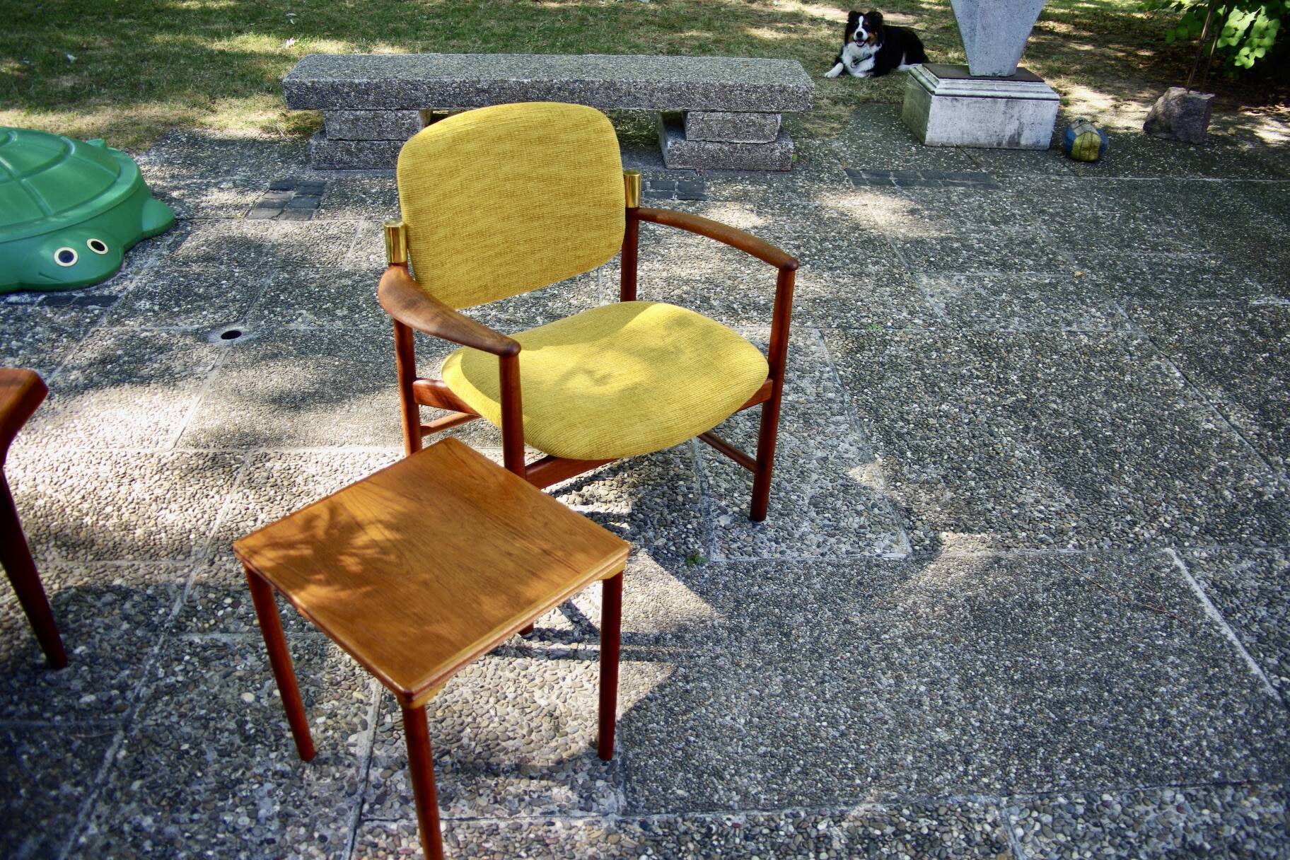 VINTAGE PARTOFTEN TEAK SIDE TABLE FOR MOBELFABRIKKEN DENMARK 1960s