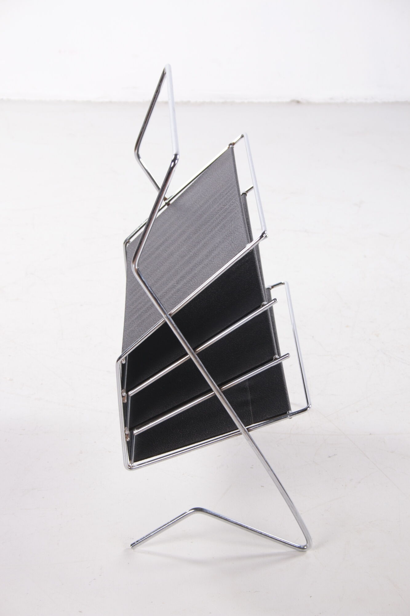1960s Vintage Voss German Metal and Vinyl Magazine Rack