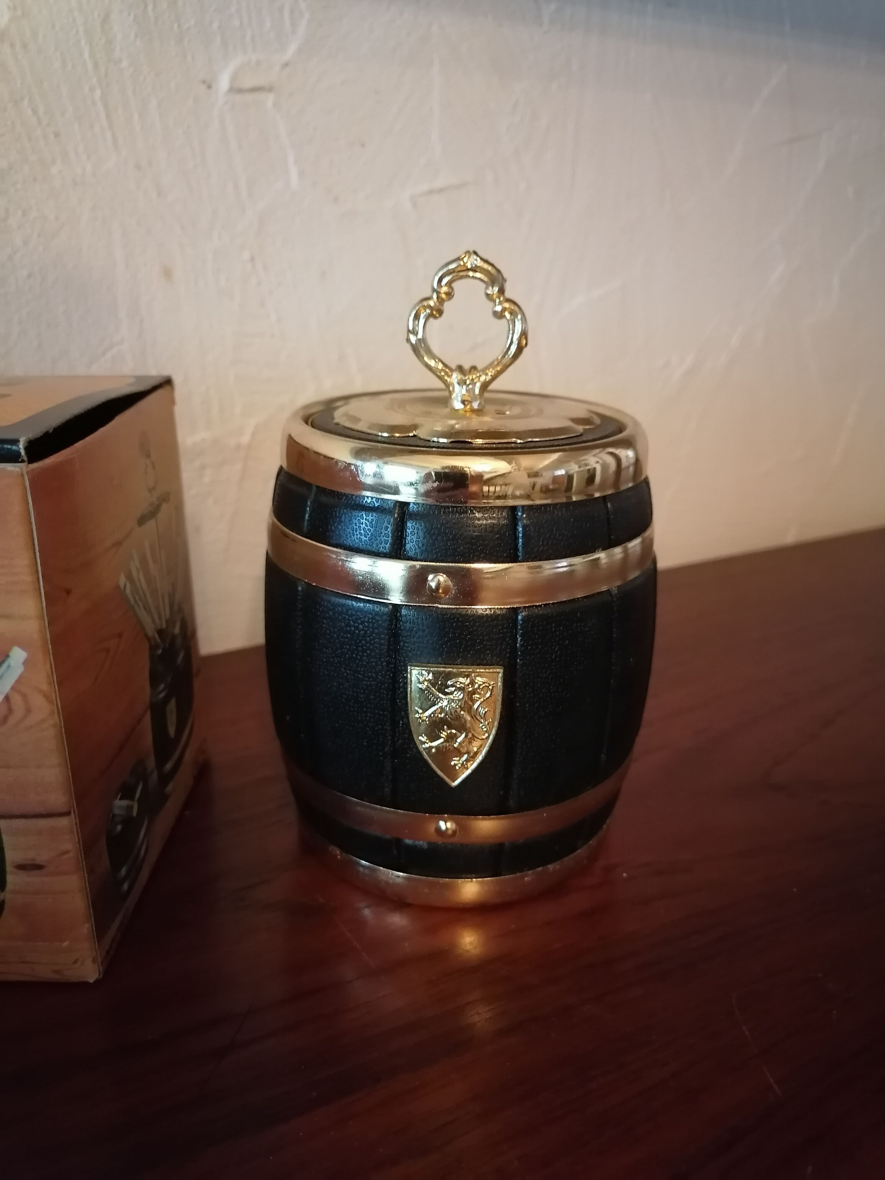 Cigarette holder form barrel and box 1960