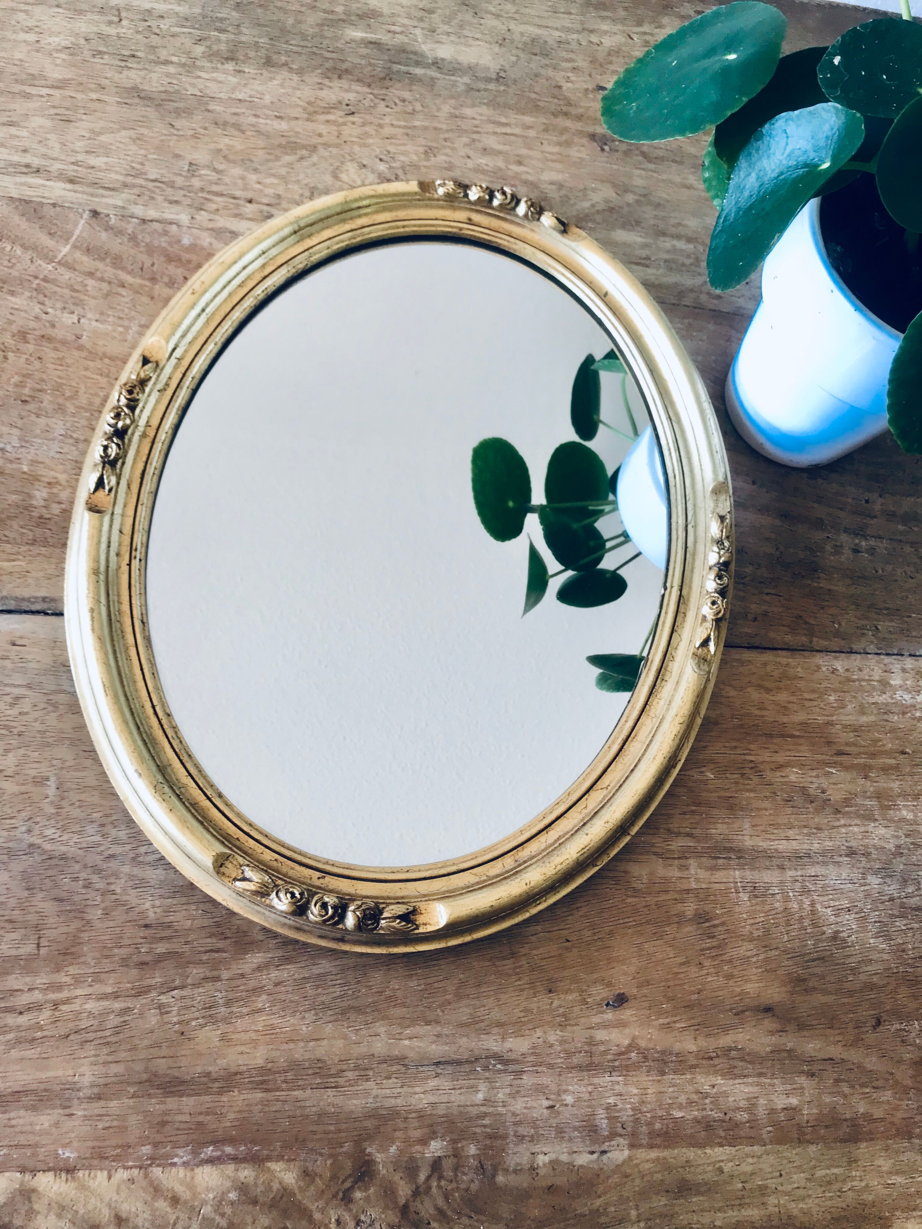 Golden oval mirror - 36 x 47
