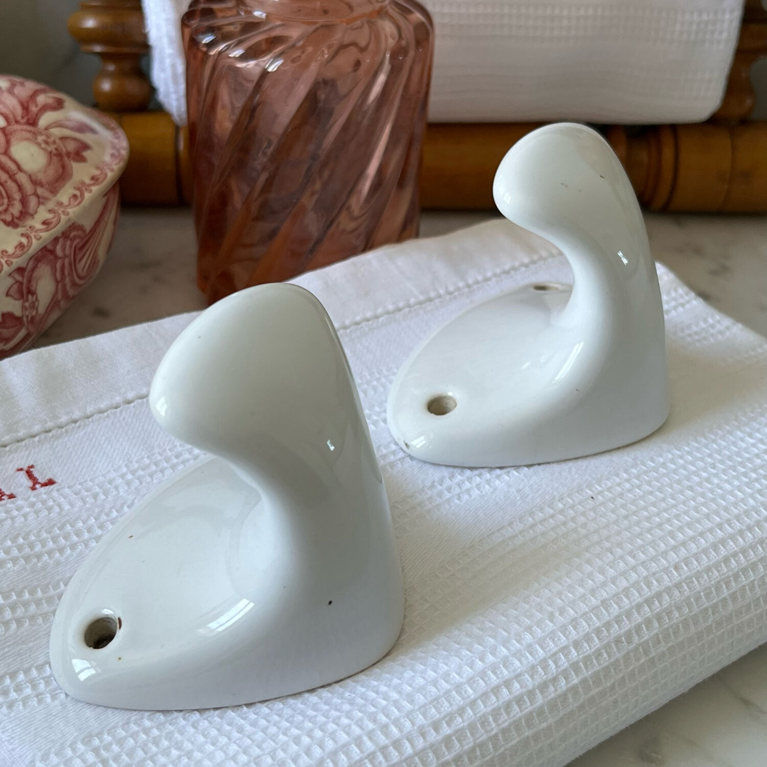 Pair of ceramic hooks