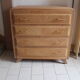 Commode aux pieds compas en bois brut