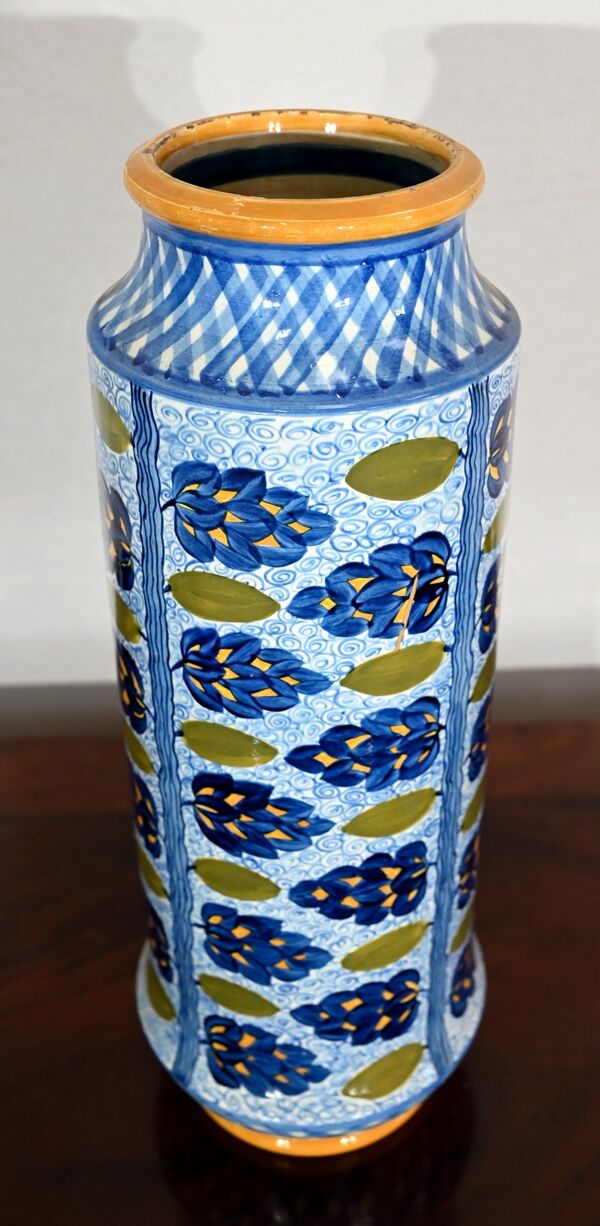 Vase rouleau en porcelaine, début XXe