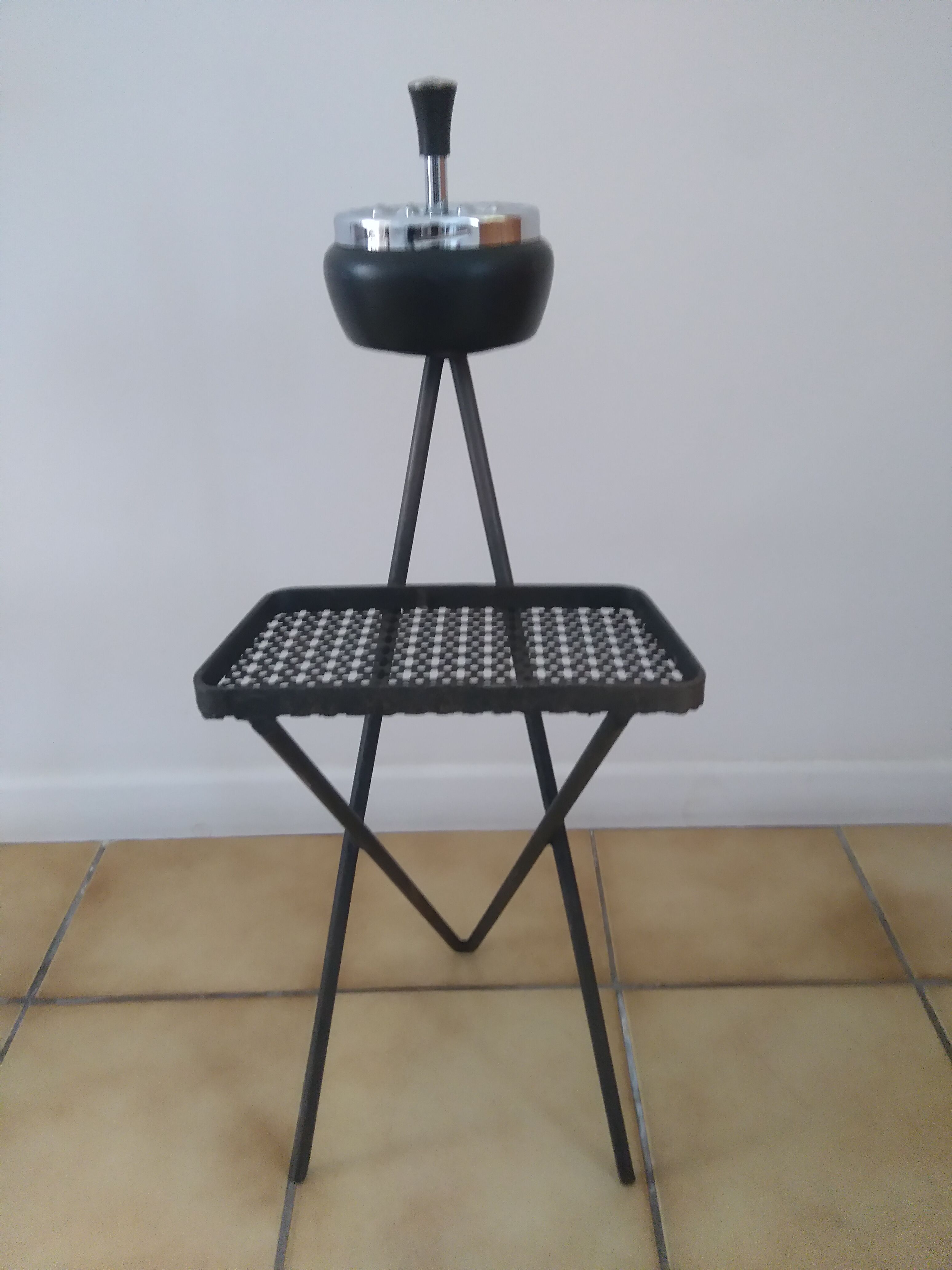 Ashtray on feet