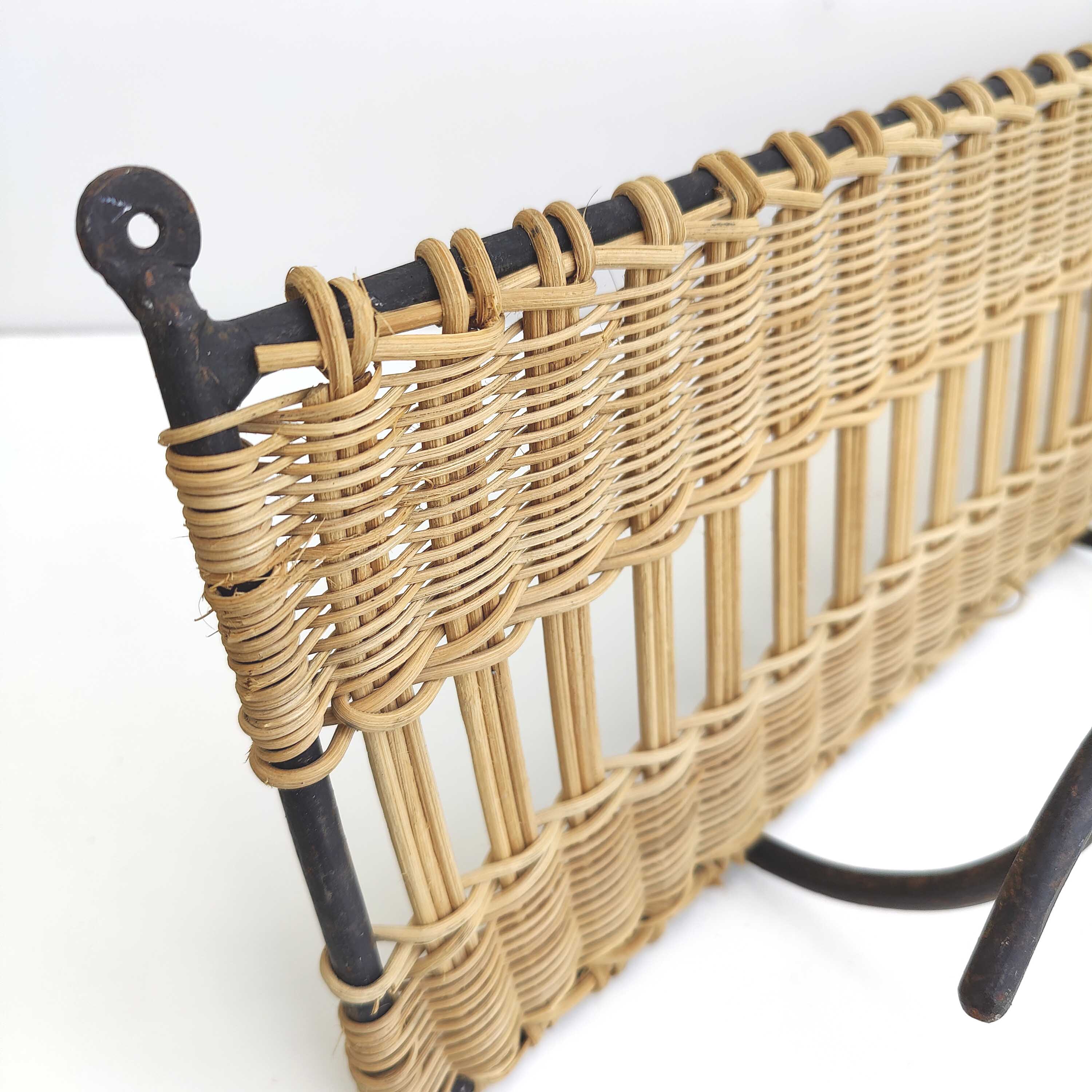 Wall coat rack 3 hooks in iron and woven wicker