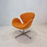 Set of 2 Swan Chairs by Arne Jacobsen and Fritz Hansen