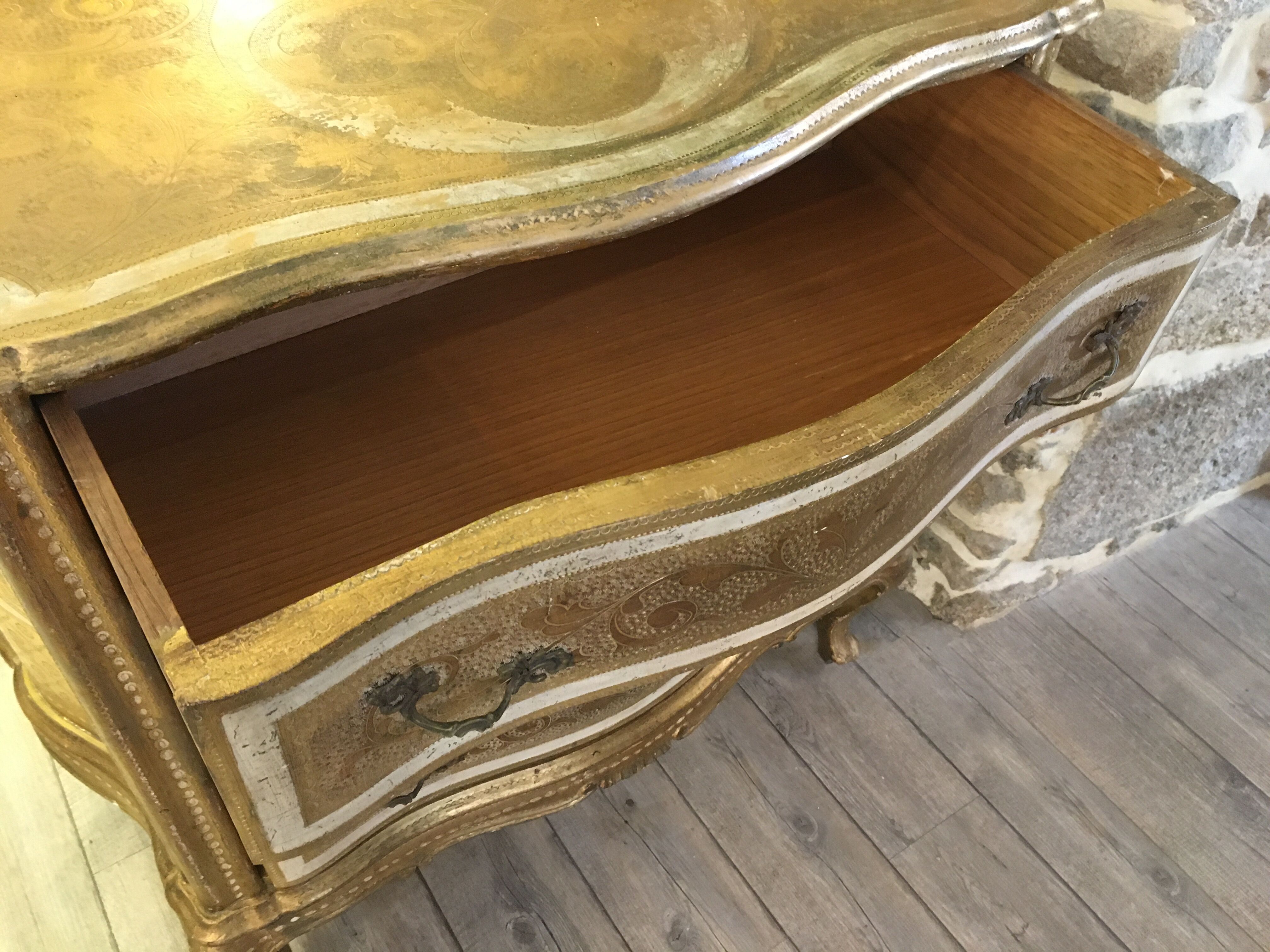 Venetian style commodity