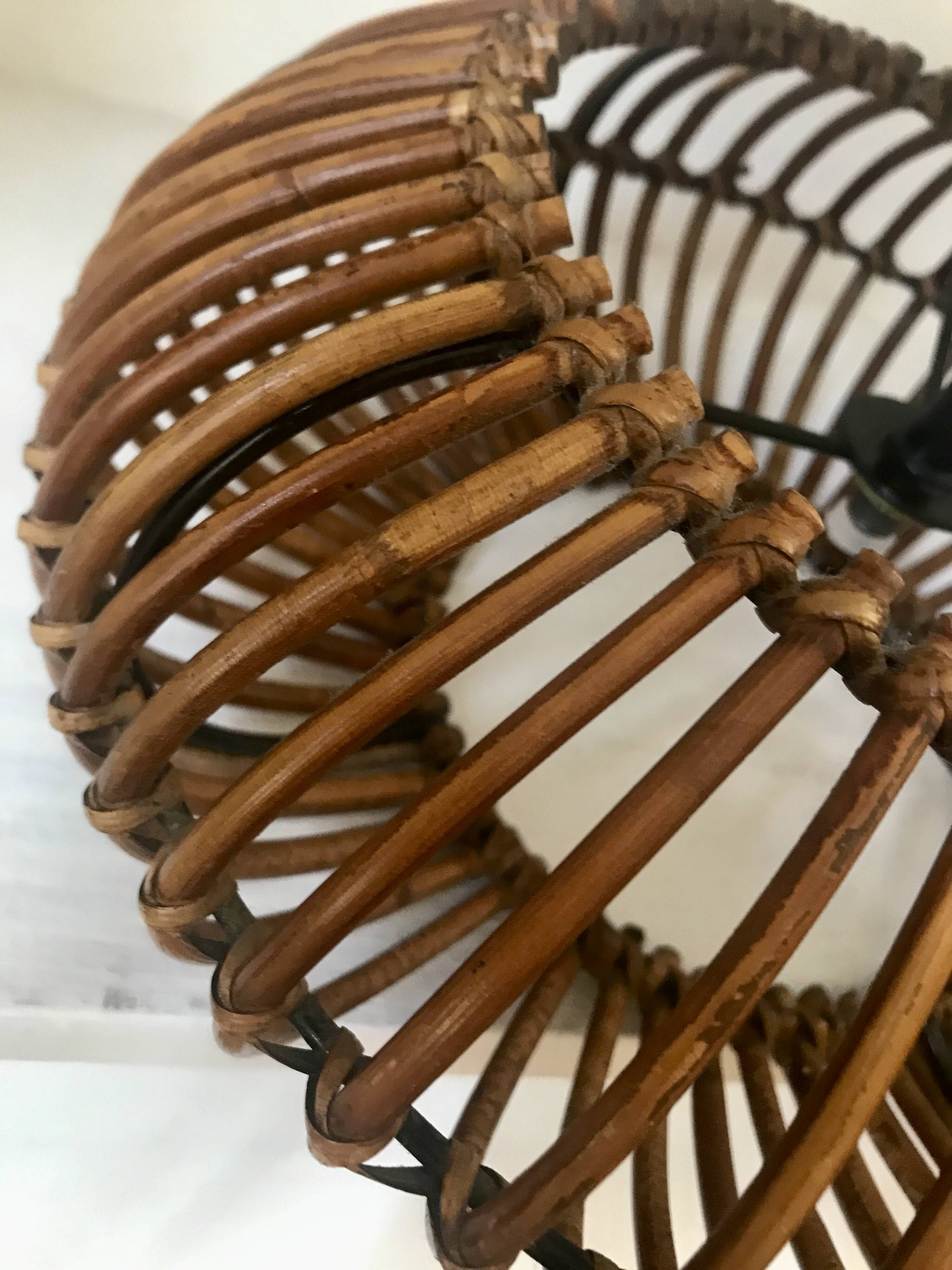 Table lamp with rattan base and papier-mâché hat