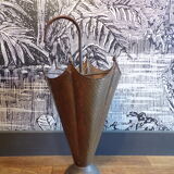 Umbrella door in the shape of an umbrella