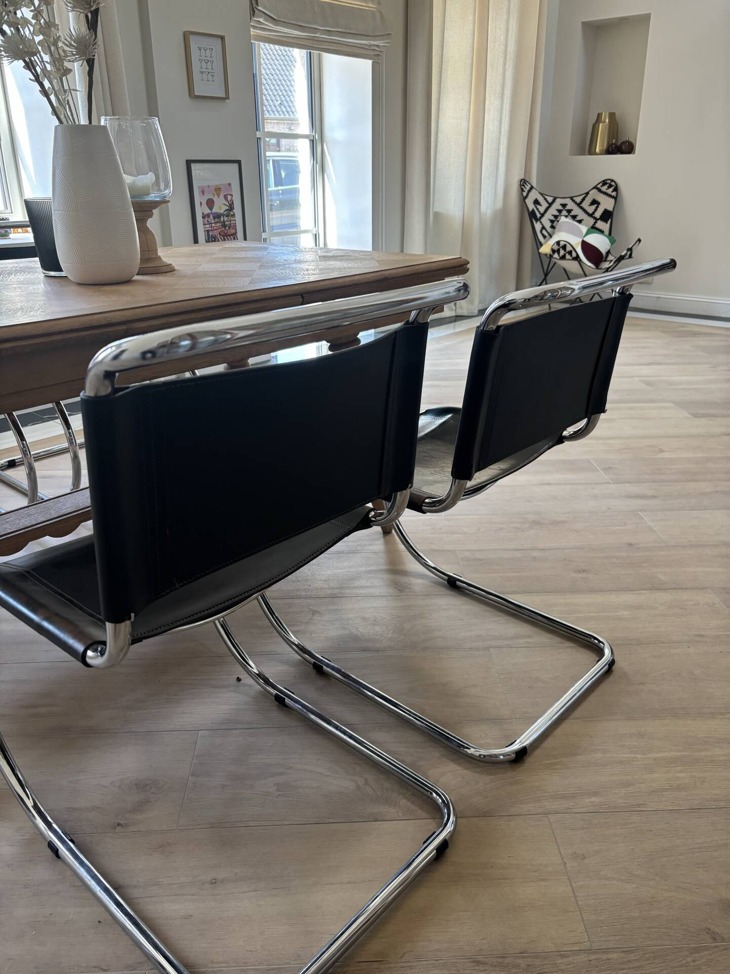 4 chaises MR10 Ludwig Mies Van Der Rohe