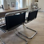 4 chaises MR10 Ludwig Mies Van Der Rohe