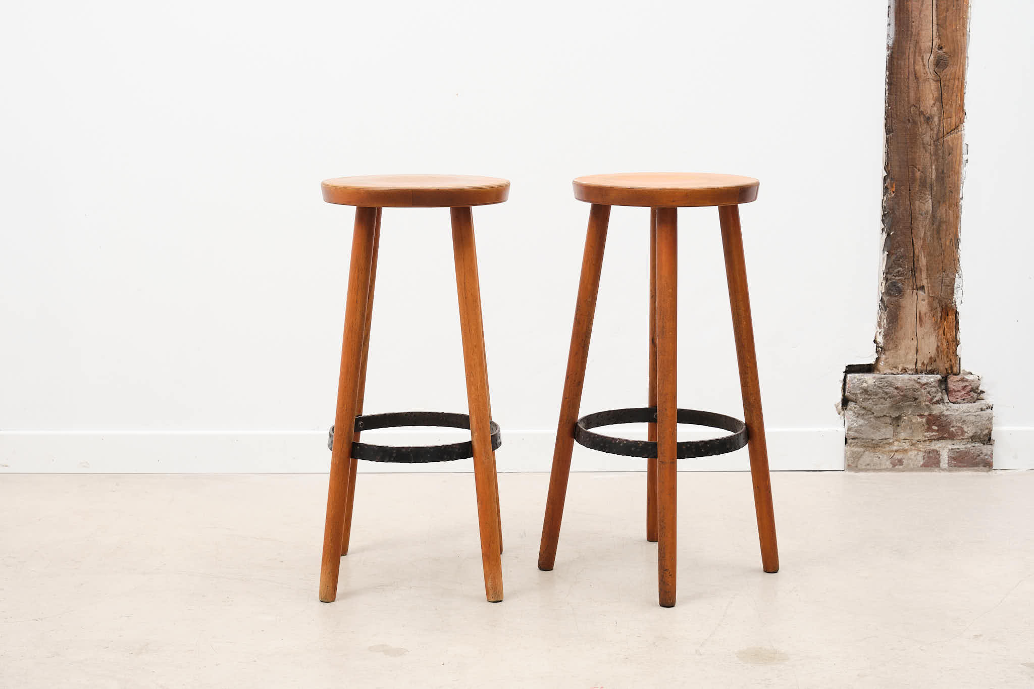 Wooden bar stool black