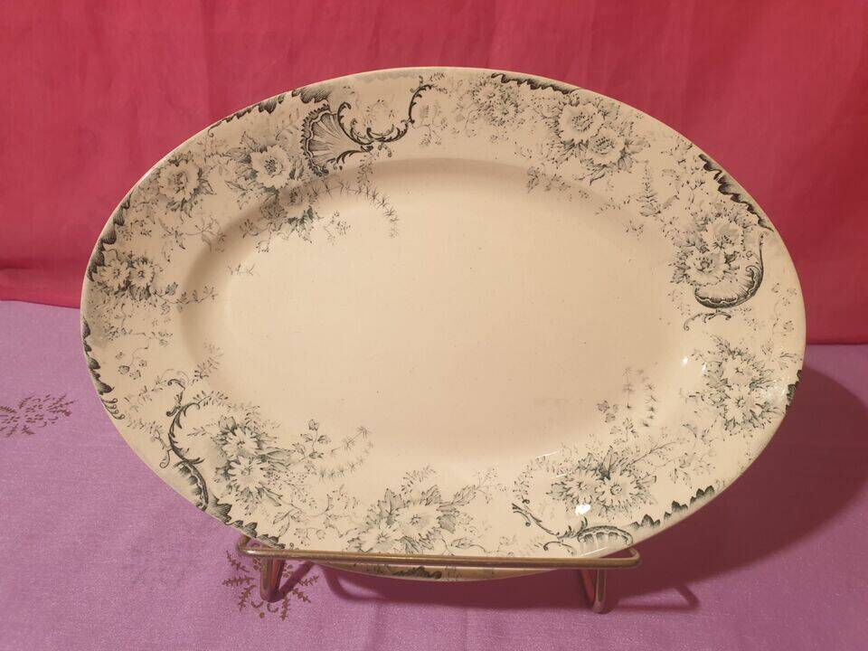 Two oval dishes Boulenger Choisy le Roi Derby Terre de fer