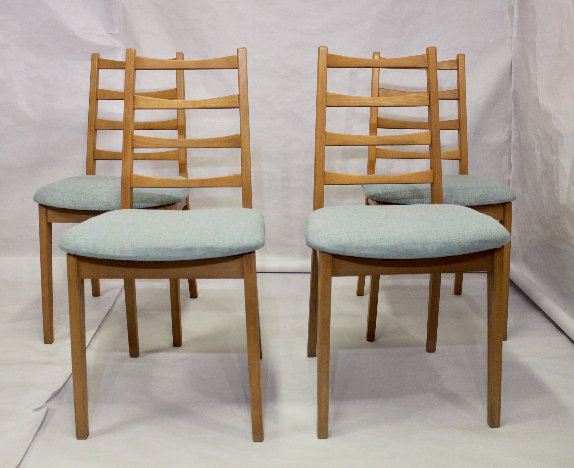 Set of 4 year old Scandinavian chairs restored fabric Edition Lelievre .