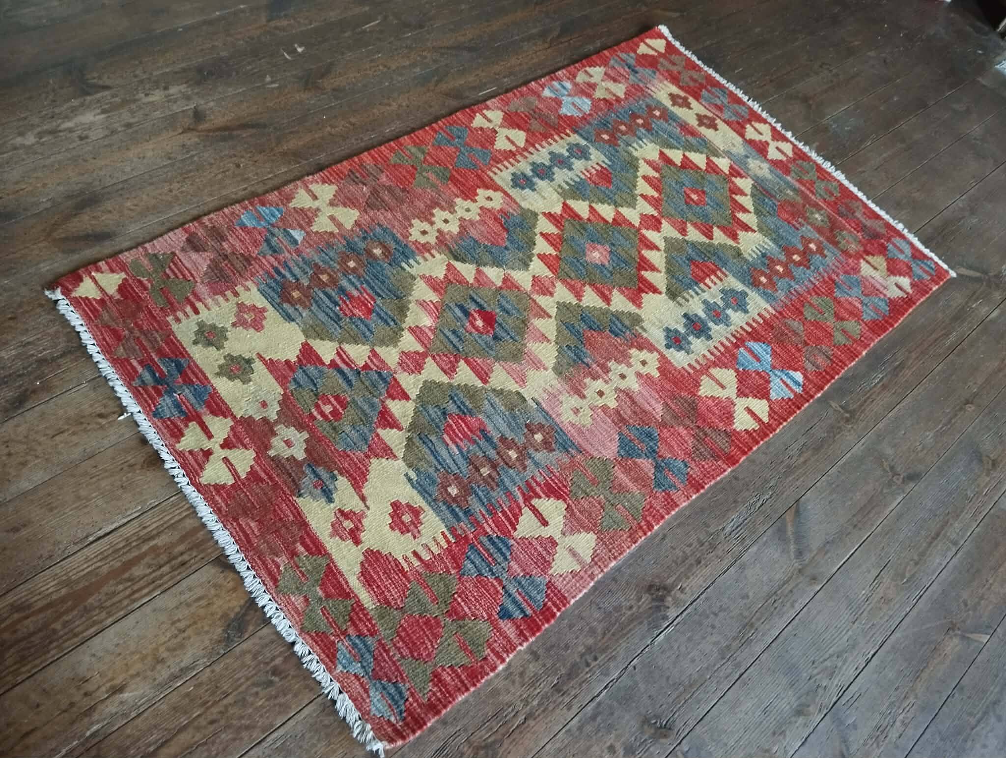 Handmade Persian Qashqai rug 150x89cm