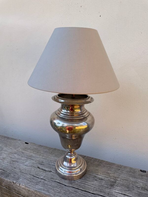 Grande lampe en métal argenté balustre classique o