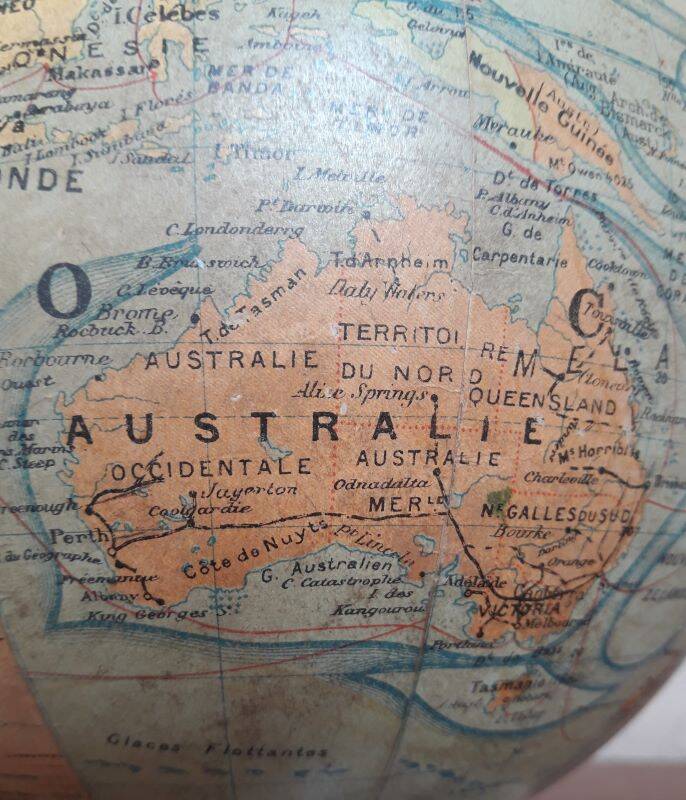 Globe terrestre lumineux J.Forest milieu XX°