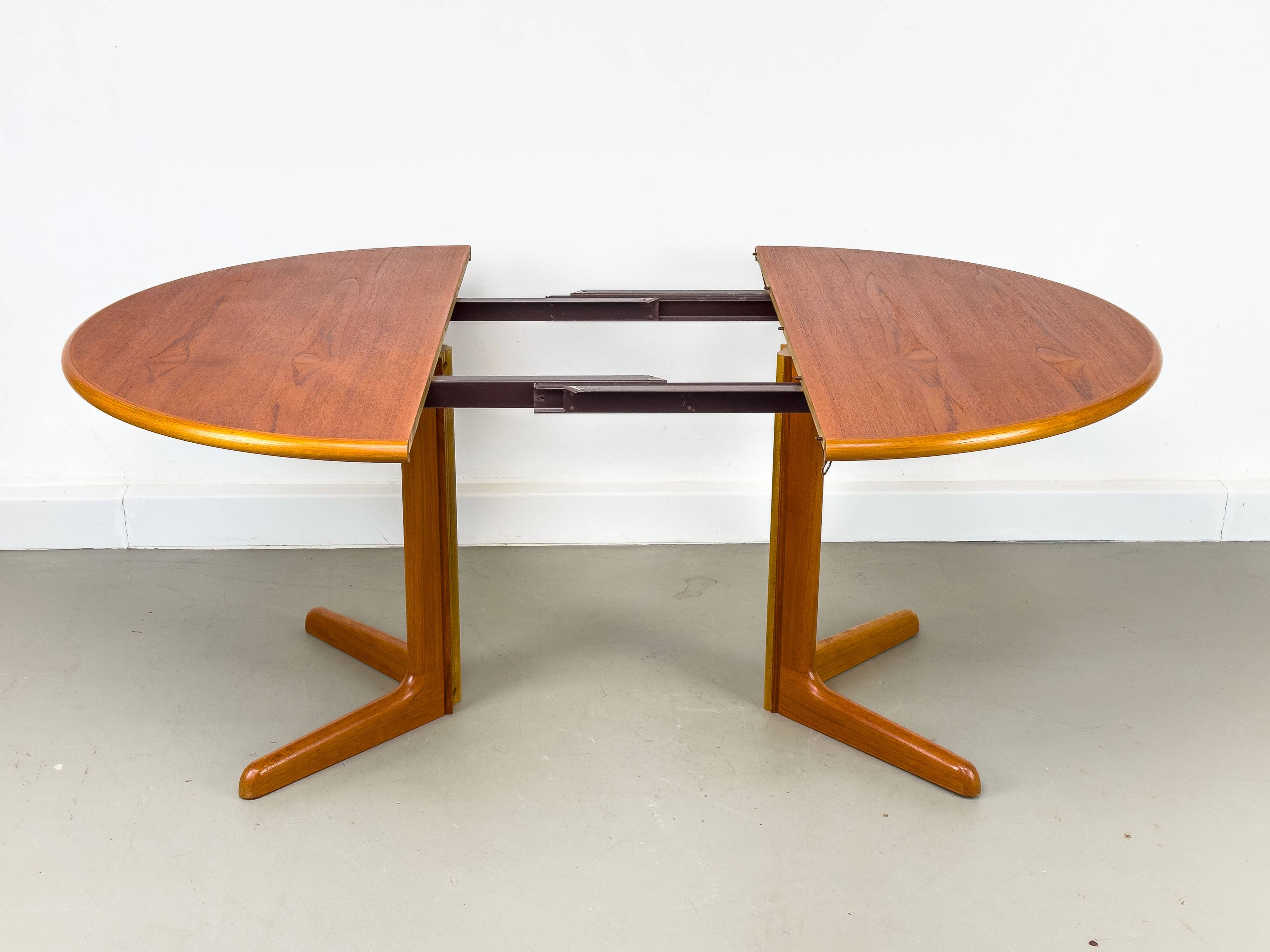 Danish Round Teak Dining Table with Extensions by Gudme Møbelfabrik, 1970s