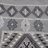Handmade grey carpet in pure wool, 103x68 cm