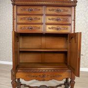 Cabinet de style Renaissance Revival en noyer, 1900