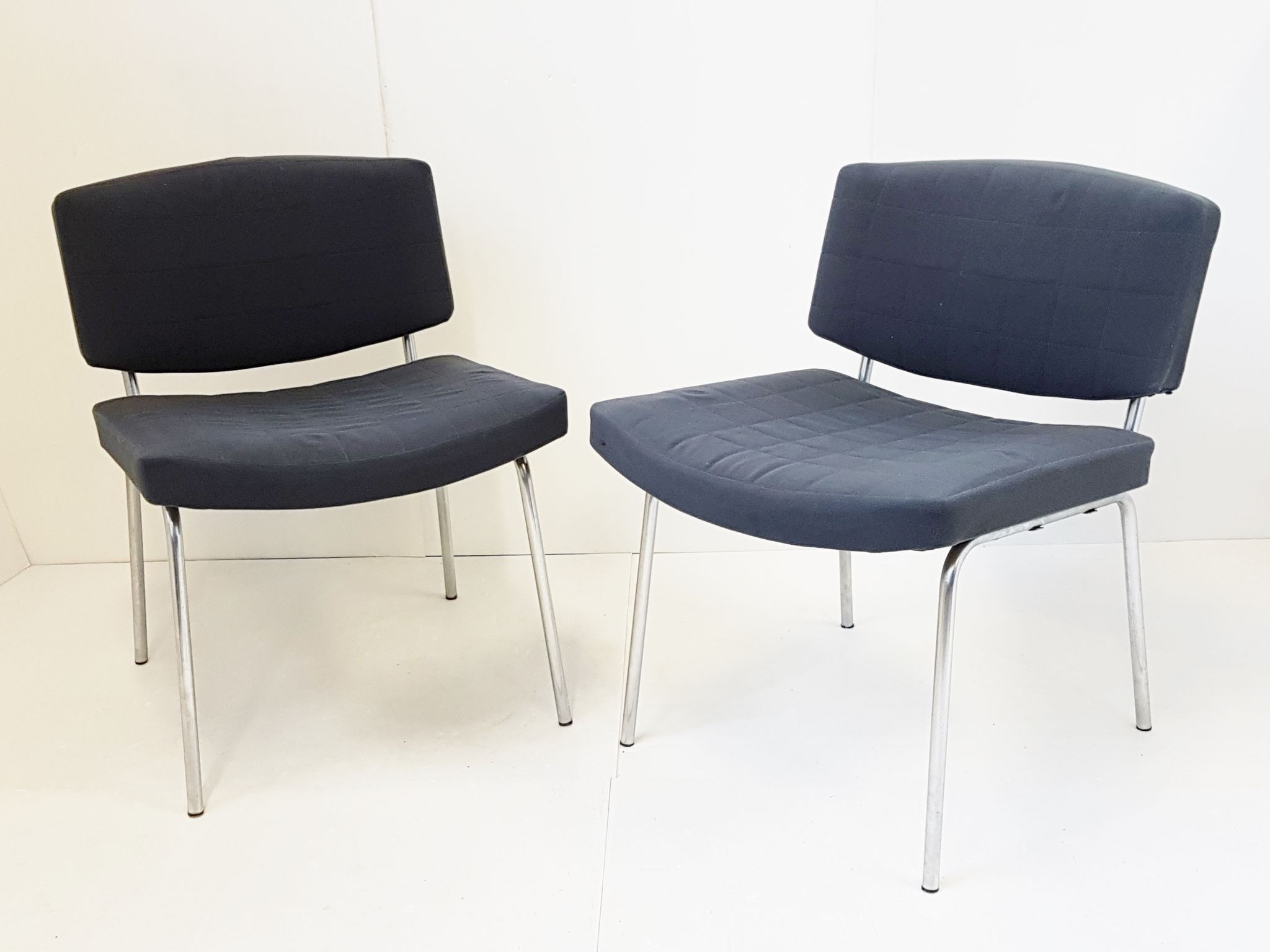 Suite de 6 chaises Conseil de Pierre Guariche pour Meurop 1960