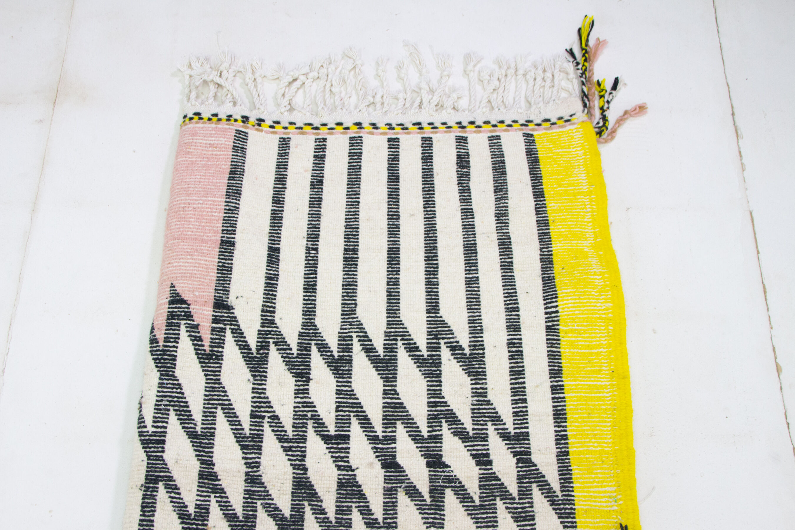 Modern carpet 220x150cm