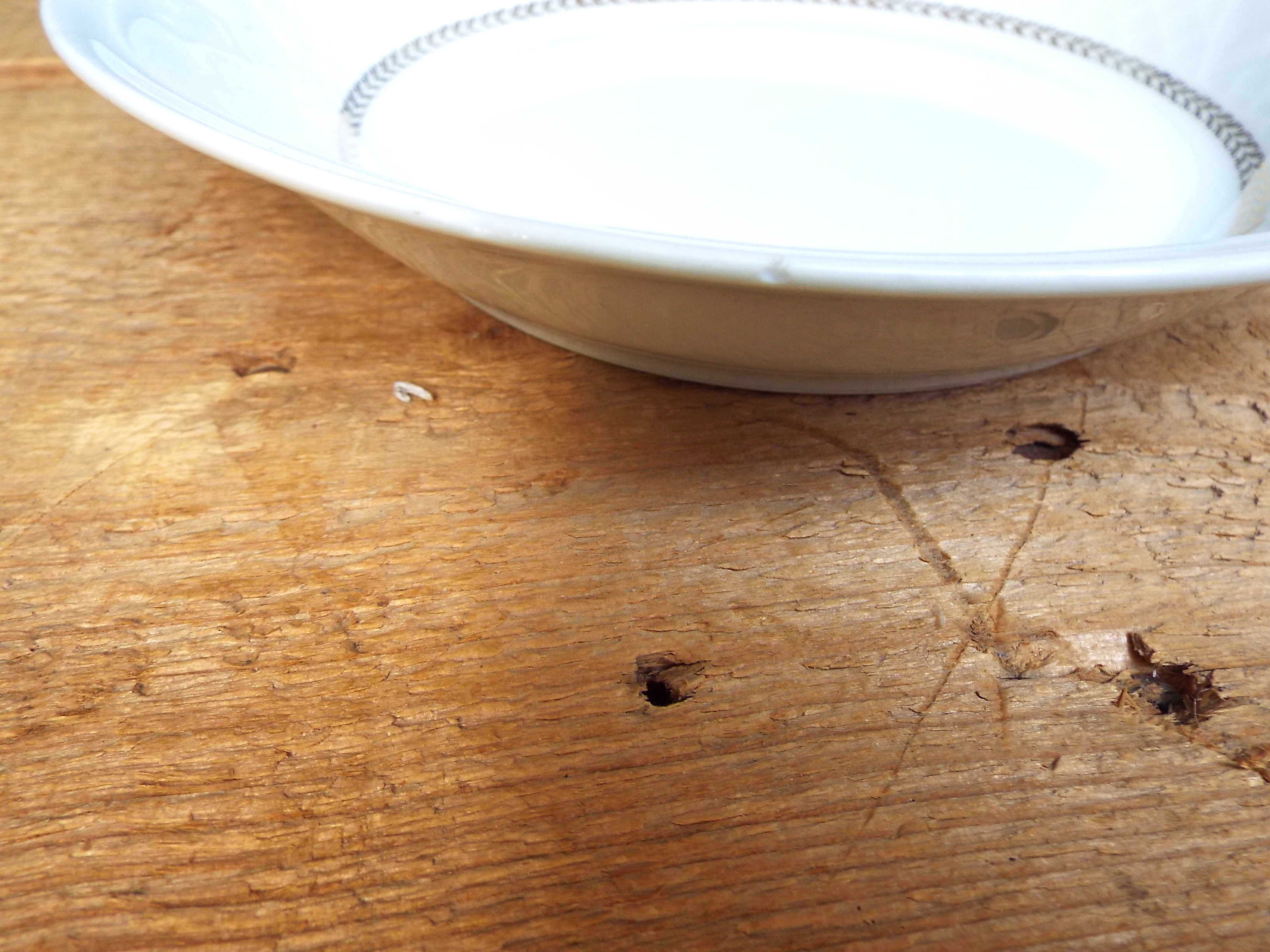 4 hollow dessert plates