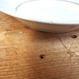 4 hollow dessert plates
