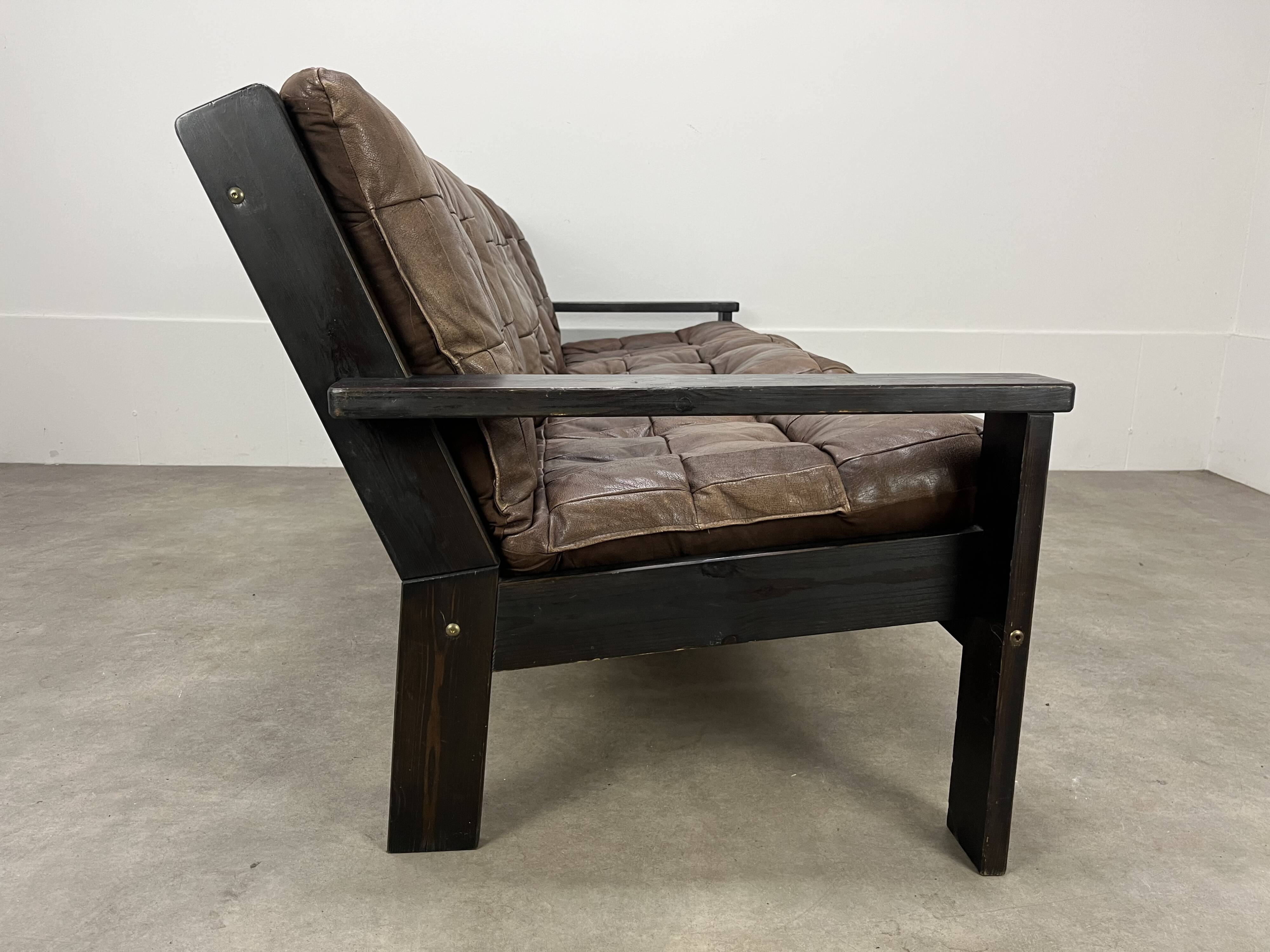 Living room sofa and brutalist armchairs in leather and wood, 70s, chalet style