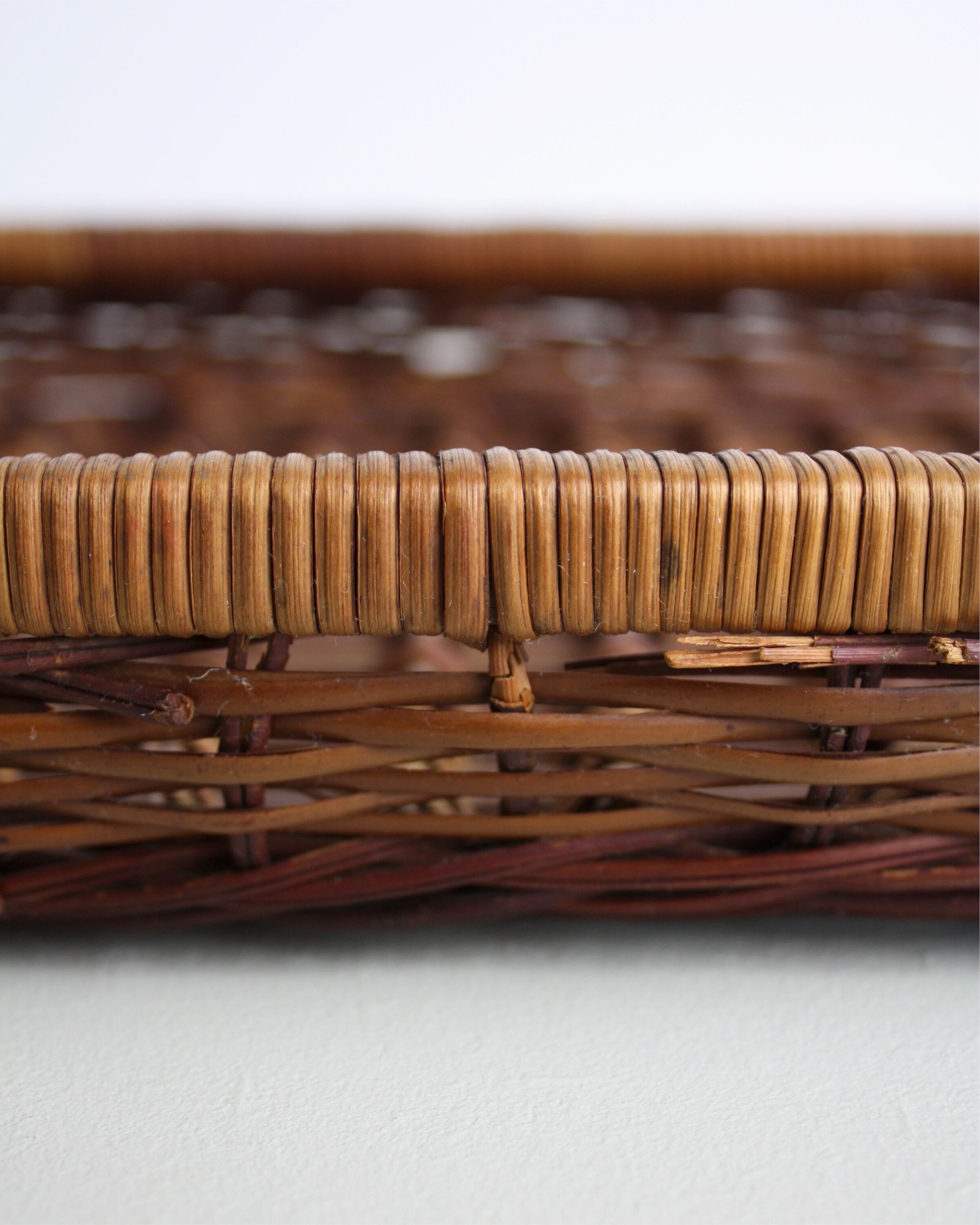 Wicker tray