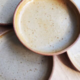 5 small plates in sandstone