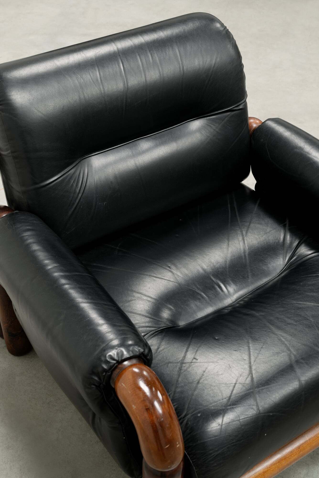 Brazilian Modernist Armchair in Black Leather and Solid Wood, 1970s