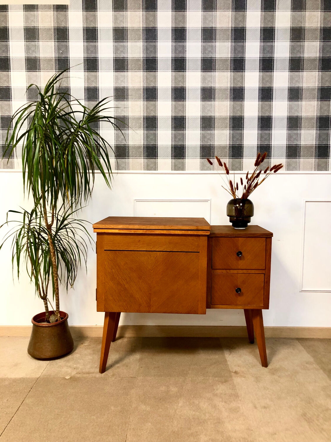 Scandinavian storage unit