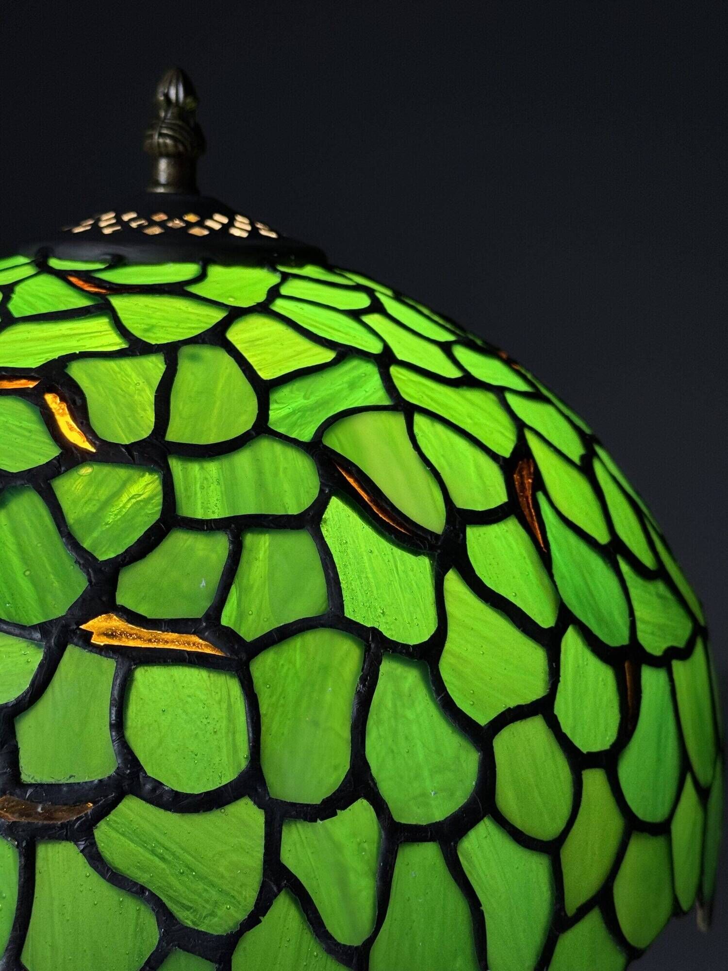 Tiffany style table lamp green