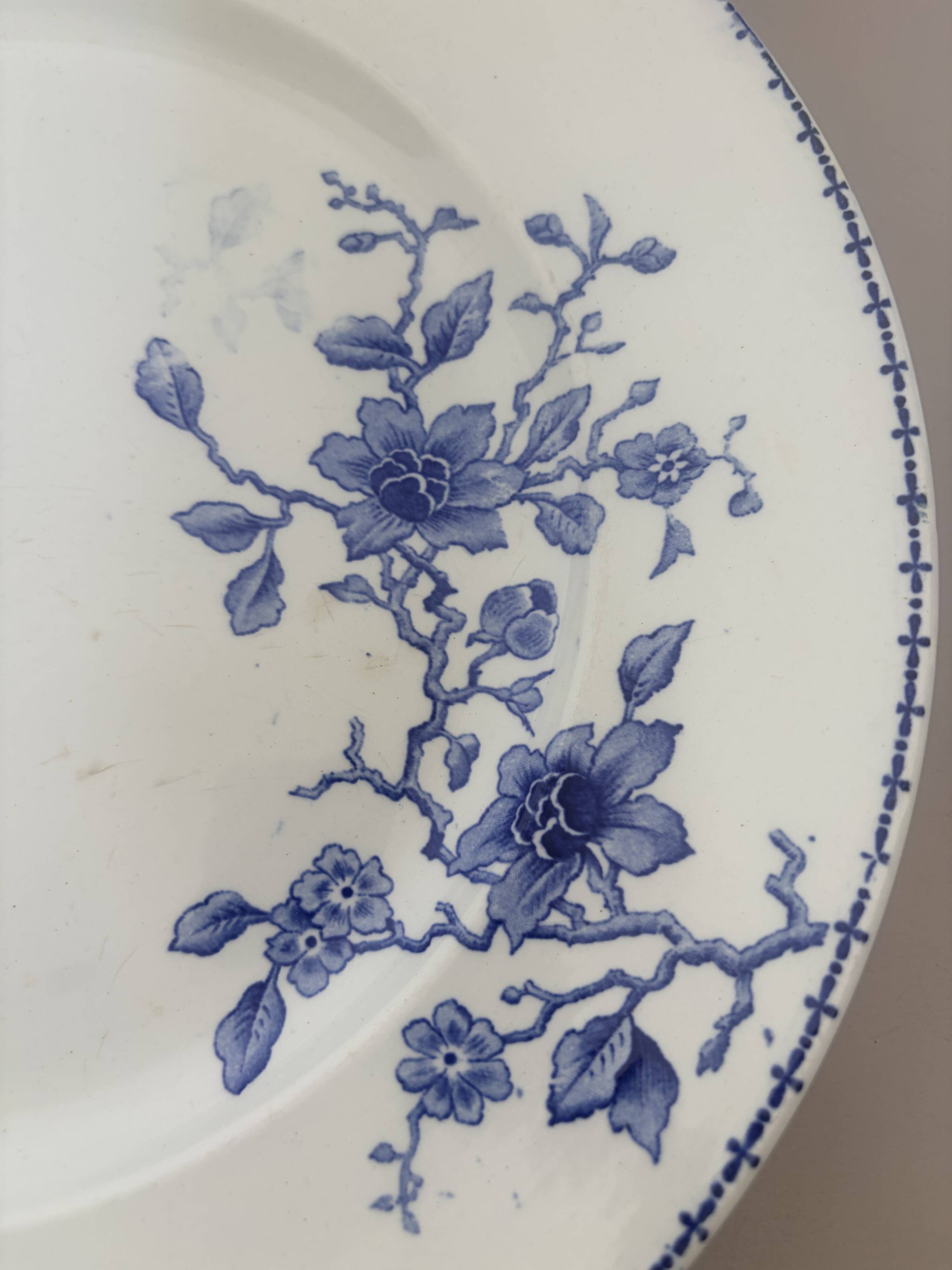 1 round serving dish vintage K and G Luneville Dutch model 2106122