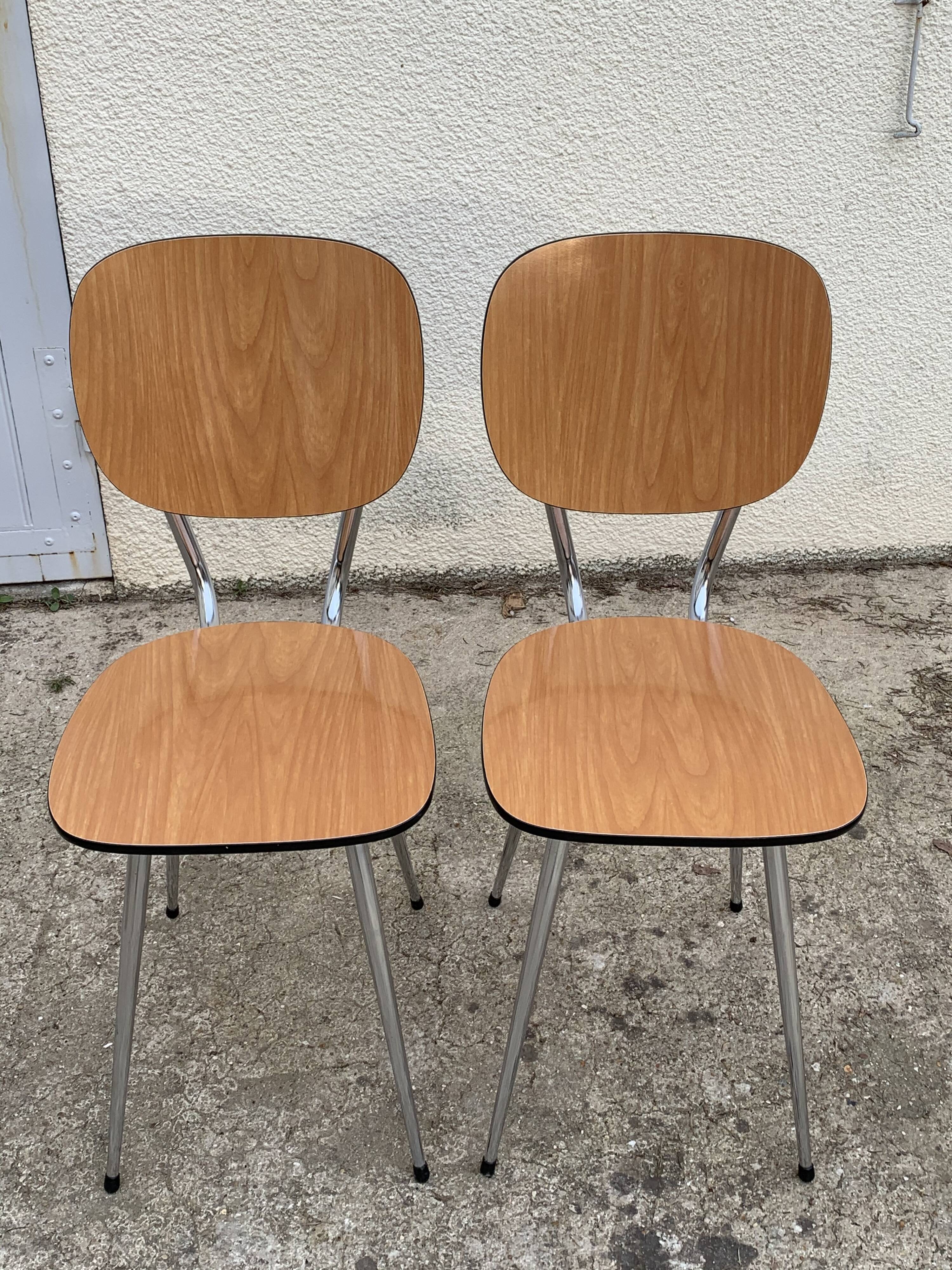 Chairs and stools Formica feet compass Tublac