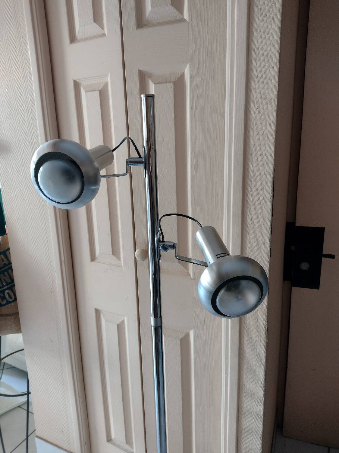 Vintage 70s floor lamp in chrome and aluminum reflector