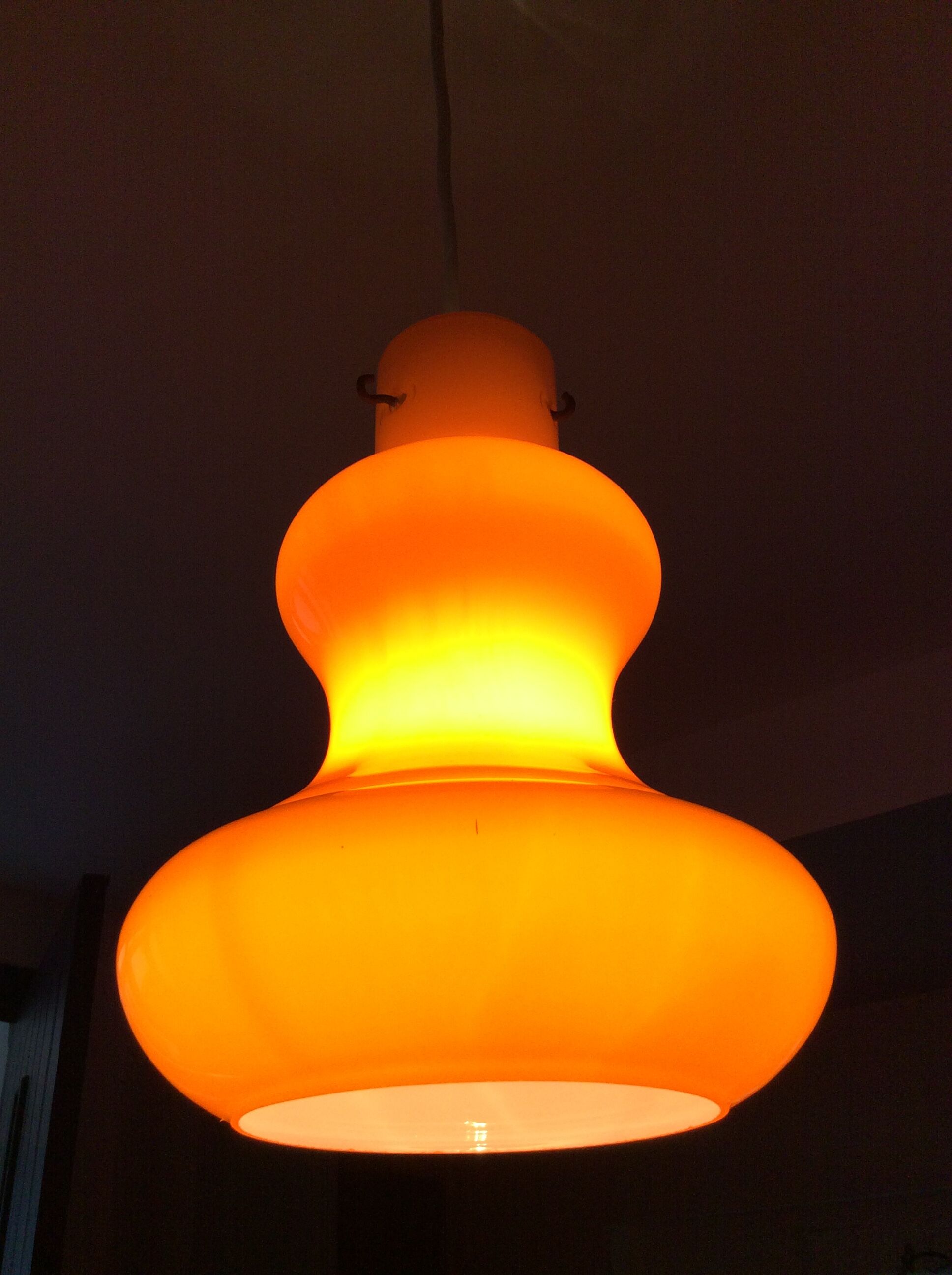 Suspension scandinave années 60 en opaline orange
