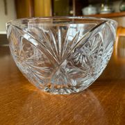 Pinwheel cut crystal bowl - bowl - empty pocket