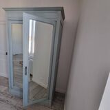 Armoire parisienne avec miroirs