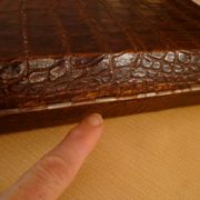 Coffret boite à cigarettes en bois recouvert de cuir synthétique façon croco